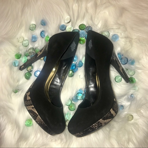 Via Neroli Suede Platform Pumps - Picture 2 of 7